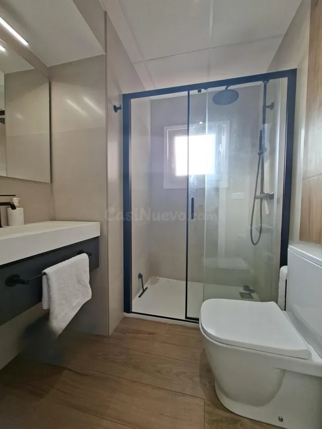 Piso en zona centro corte ingles totalmente reformado de cuatro dormitorios y dos cuartos de baño — 5