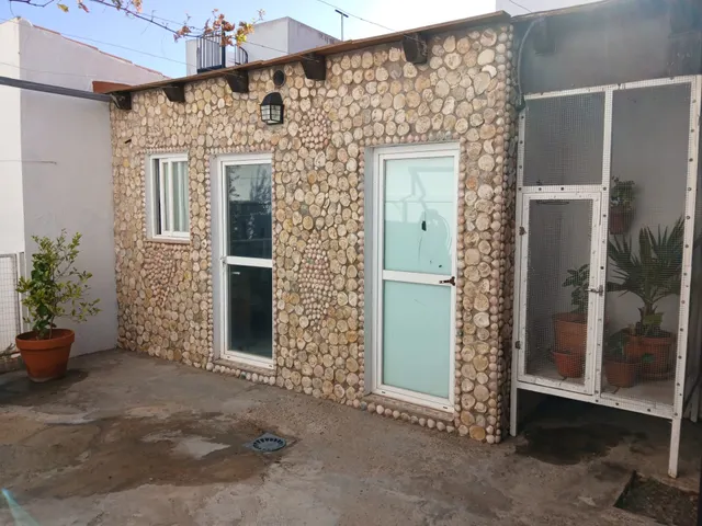 VIVIENDA INDEPENDIENTE CON TERRENO — 38
