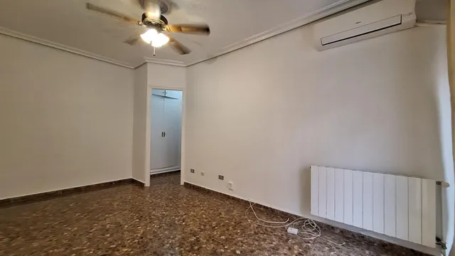 Piso SIN AMUEBLAR de 4 dormitorios, dos baños y plaza de garaje en la Calle Puerta Nueva — 24