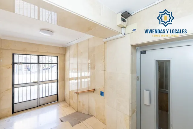 Piso para reformar junto a Plaza Einstein – 3 dormitorios y vistas despejadas — 32