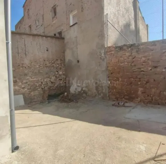 Casa de Estilo Rústico en Albelda con Potencial para Persona - foto 4