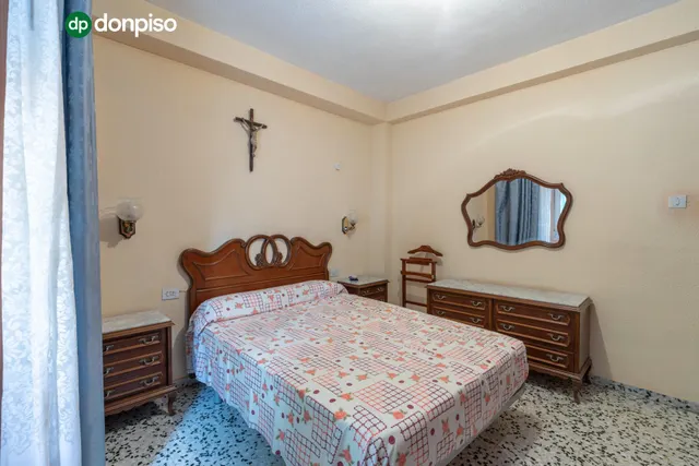 Piso de 3 dormitorios en calle milán, zaidín | muy luminoso y con gran potencial — 14