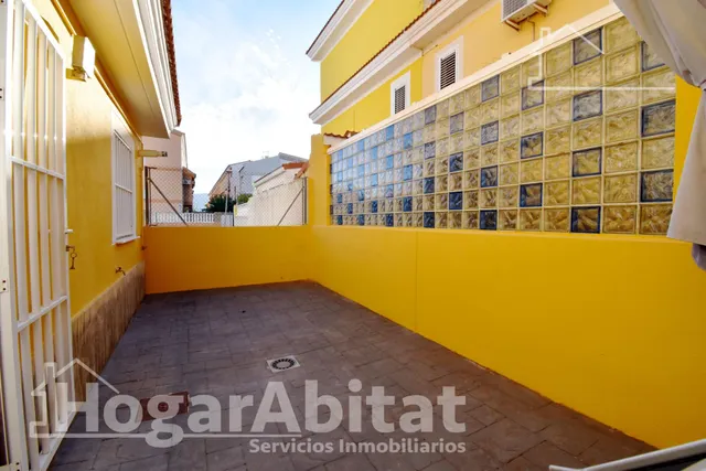 ADOSADO CON 3 TERRAZAS, BALCÓN, PISCINA Y GARAJE — 13
