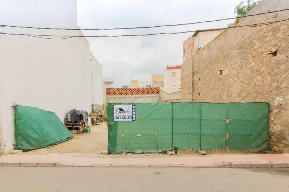 AMPLIO TERRENO URBANO EN SAN BARTOLOMÉ (ORIHUELA).