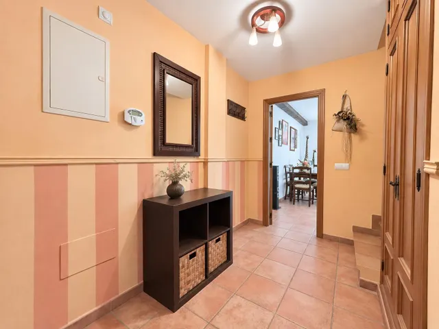 Espaciosa casa con patio privado, barbacoa y garaje: el hogar perfecto para tu familia — 4