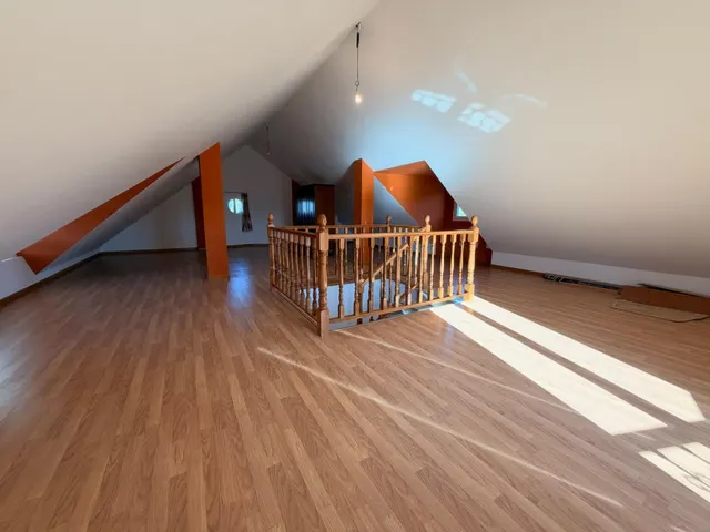 VENTA: Amplio Chalet en la Exclusiva Zona de Compostilla. — 19