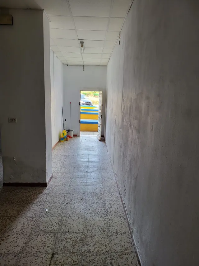 se vende local en nuevas colinas — 24