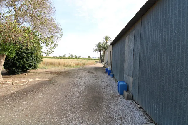 SE VENDE CASA DE CAMPO CON 42.000 M2 DE PARCELA. — 35
