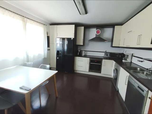 Espectacular Chalet en Montehermoso - Espacios Amplios y Comodidad — 11