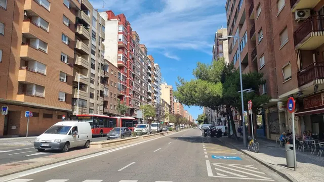 LOCAL COMERCIAL de 130 m2 a pie de calle. — 16