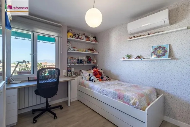 PISO REFORMADO CON VISTAS PANORÁMICAS A UN PASO DEL CENTRO DE GRANADA — 25