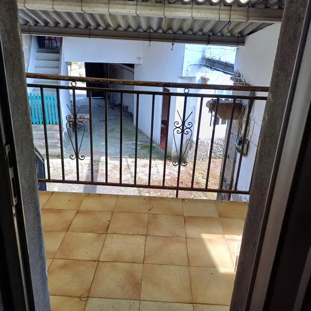 CASA EN VENTA PARA RESTAURAR — 36