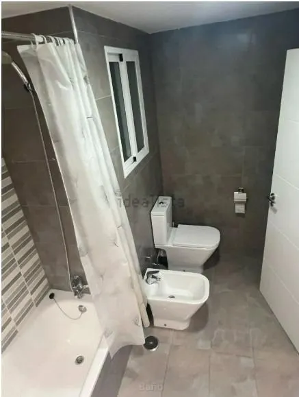 Alquiler de excelente vivienda zona centro de Alicante de 4 dormitorios — 20