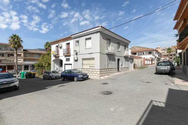 ¡OPORTUNIDAD EN ÍLLORA! Amplia casa adosada con parking y zonas verdes ✨ — 24