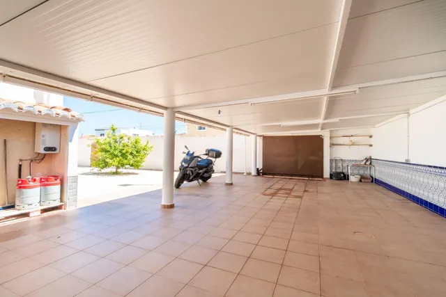 CHALET independiente con piscina privada y parcela de 809 m2 en Torreta Florida — 45