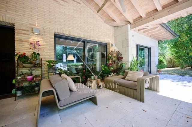 Espectacular villa en Iratxe con 2.150m2 de parcela y piscin - foto 2