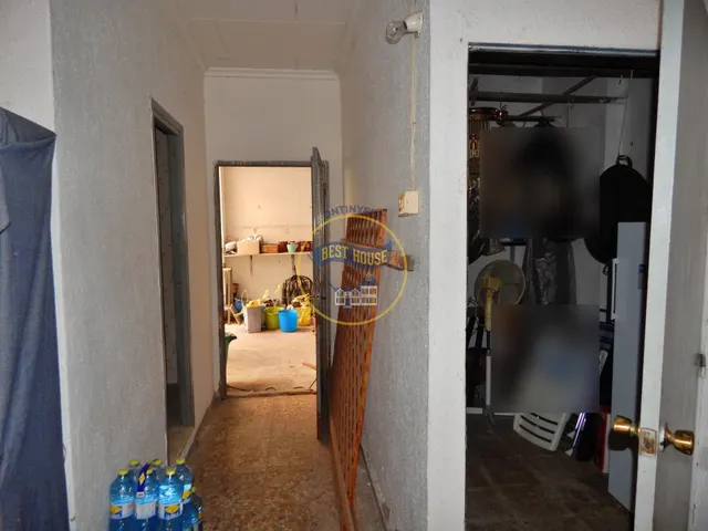 Dos locales colindantes, con patio, en Ontinyent. — 9