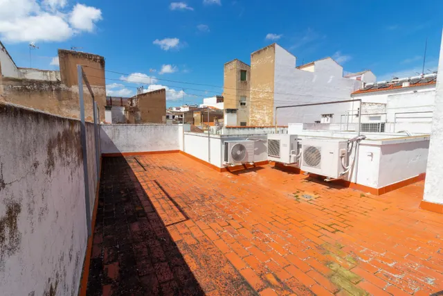 PISO EN CASCO ANTIGUO DE TRES DORMITORIOS, DOS BAÑOS,GARAJE Y TRASTERO. — 29