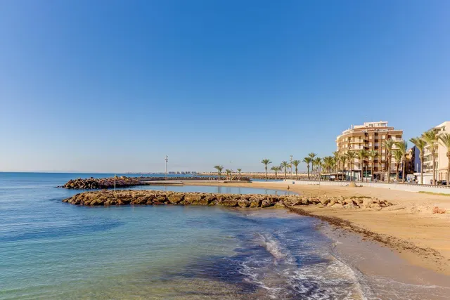 EXCLUSIVA OPORTUNIDAD | CHALET 4 DORMITORIOS | JARDÍN EN ESQUINA | SOLÁRIUM | PISCINA | ALTOS DE LA BAHÍA — 22