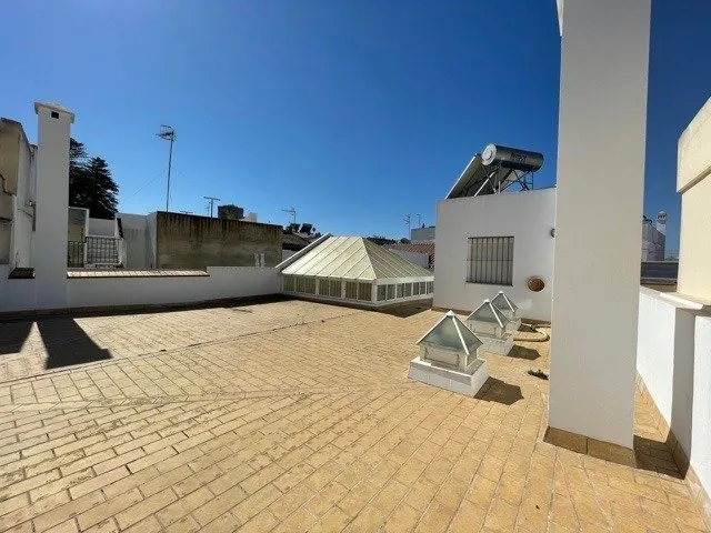 CASA EN EL CENTRO DE SANLUCAR — 25