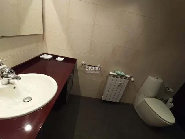 Bonito piso amueblado Sector Universidad. — 30