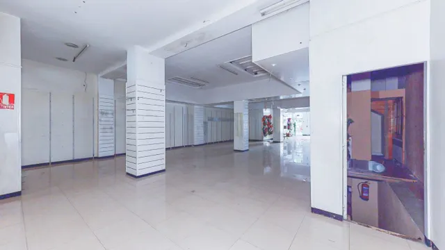 Local 400 m2 en dos plantas.Zona Conde de Aranda-Portillo — 10