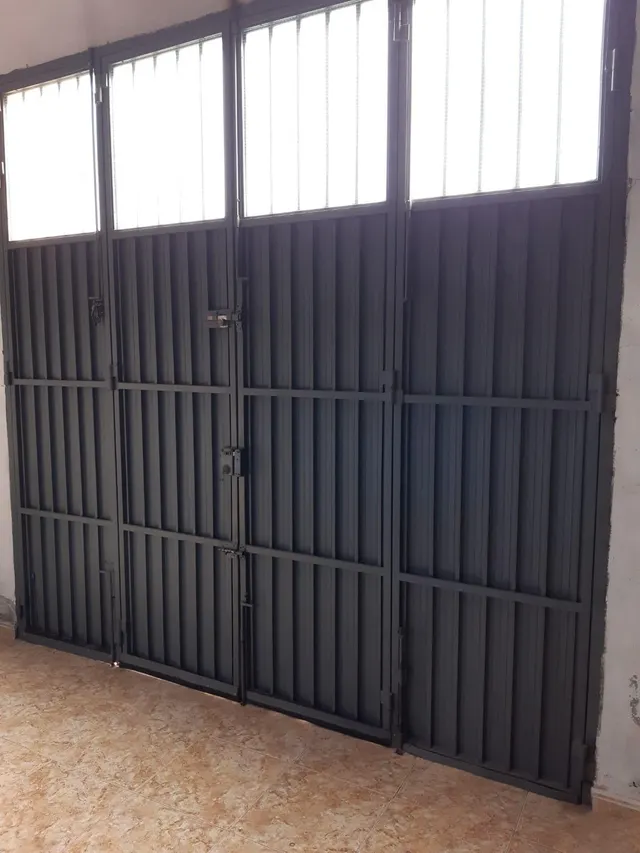 Edificio entero planta baja y 3 alturas — 33