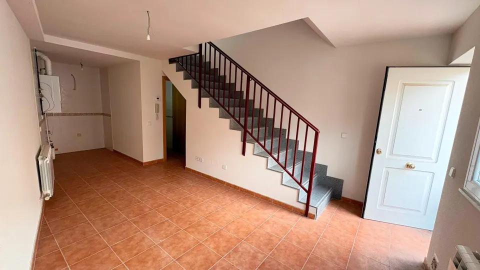 DÚPLEX VENTA VITIGUDINO. Urbis te ofrece un piso tipo dúplex en venta en Vitigudino Salamanca.