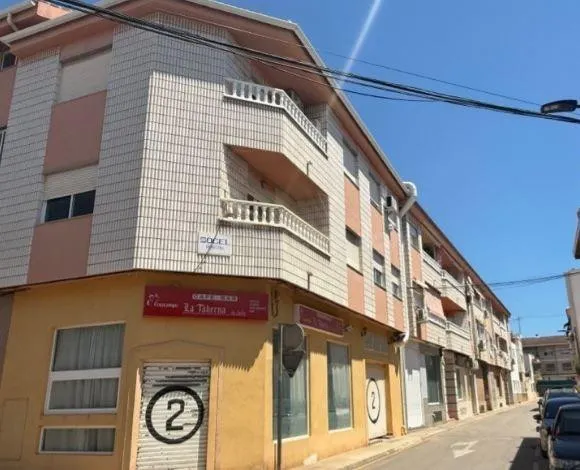 SE VENDE piso + garaje ALQUILADO en C BELEN 12 de San Pedro  - foto 2