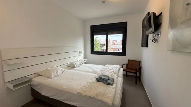 CHALET SEMINUEVO CON VISTAS AL MAR, PISCINA PRIVADA Y COCINA DE VERANO – LA TORRE DE LA HORADADA — 28