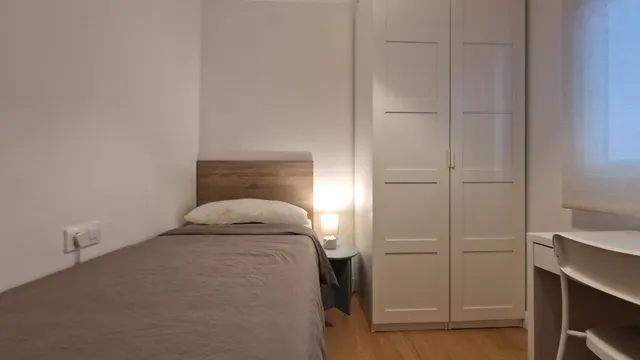 Vivienda de 3 Dormitorios en alquiler en régimen de VIVIENDA HABITUAL en Carlos Haya — 17