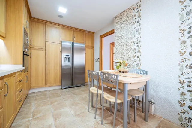CHALET CON PISCINA Y JARDÍN A SOLO 10 MINUTOS DE GRANADA — 31