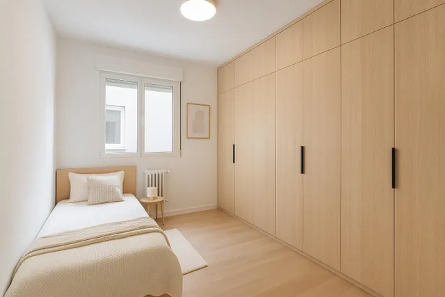 Piso en venta en pleno centro de Granada – Planta alta, garaje y gran potencial de reforma — 12