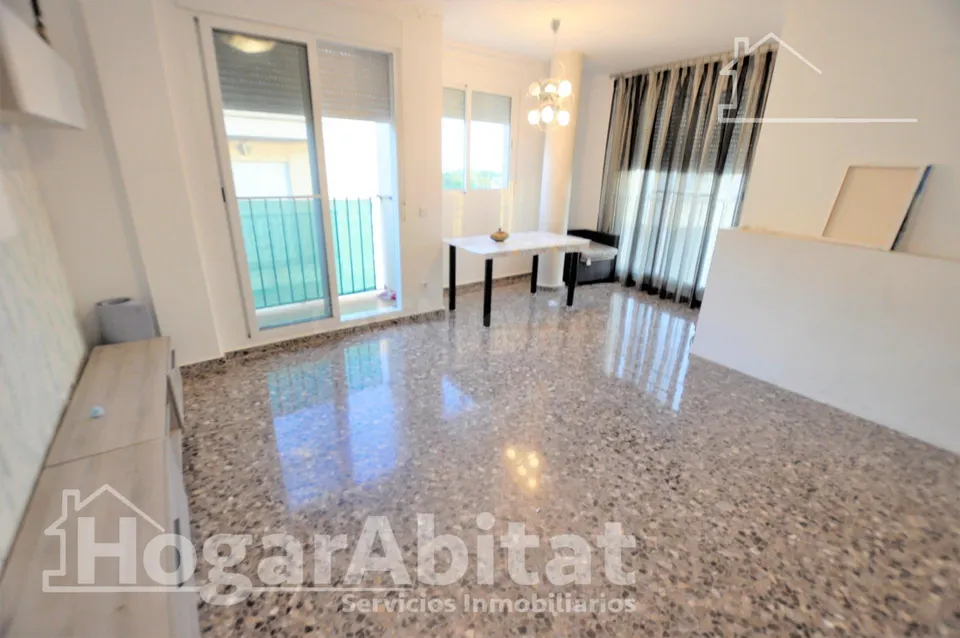 Excelente oportunidad en este amplio piso exterior con balcón, garaje y trastero