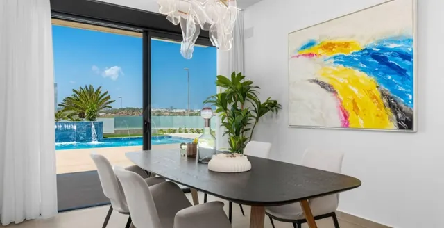 Descubre el lujo y el estilo en esta villa en Orihuela Costa - foto 5