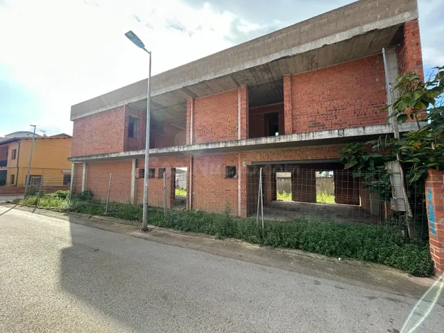 PARCELA CON ESTRUCTURA + PROYECTO BASICO y VISADO de OBRA - foto 2