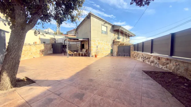 Encantador Chalet de Piedra Reformado - Listo para Vivir - foto 5