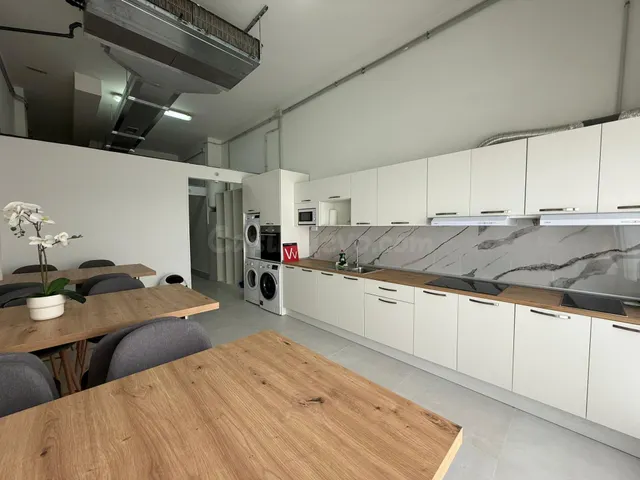 Oportunidad única de inversión: Rentable Hostel en La Camell