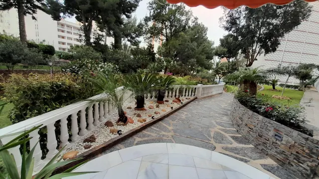 Apartamento reformado con piscina y parking comunitario — 22