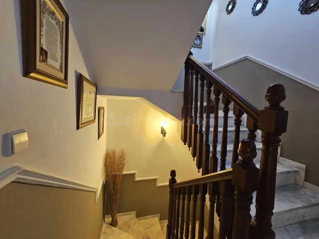 Chalet adosado exclusivo con ascensor, garaje para 4 coches  - foto 4