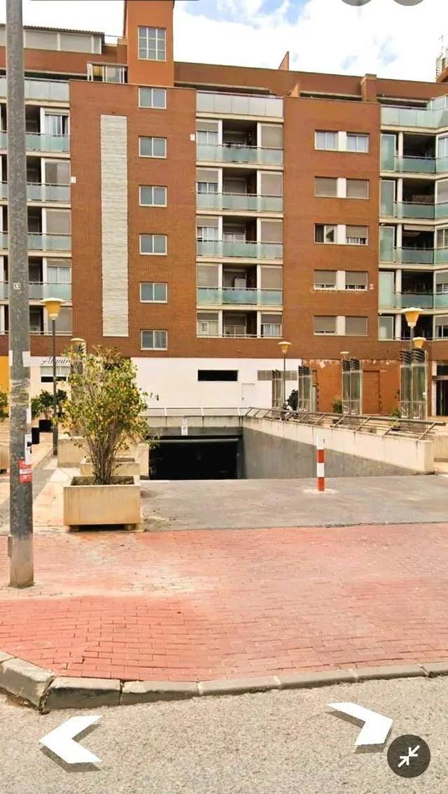 Plaza de garaje de alquiler en Juan Pablo ll, frente a Hacie