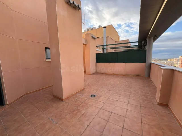 Ático de 3 Dormitorios y 2 Baños con terraza de 142 m2 y Pis - foto 5