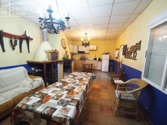 SE VENDE NAVE EN ESQUINA CON 220M2, CON COCINILLA CAMPERA Y  - foto 4