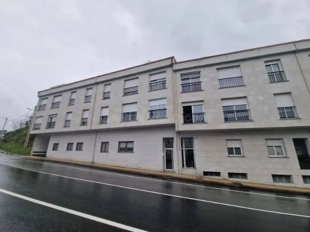 Venta piso en San Cibrao das Viñas (Ourense)