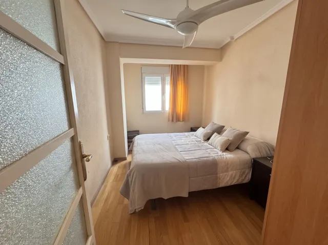 Estupendo piso de 3 habitaciones, con terraza, semi reformado. Zona Marxalenes - General Avilés — 24