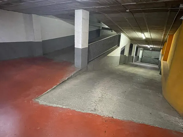 ¡OLVÍDATE DE BUSCAR APARCAMIENTO! PLAZA TOP EN CARRÚS OESTE — 10