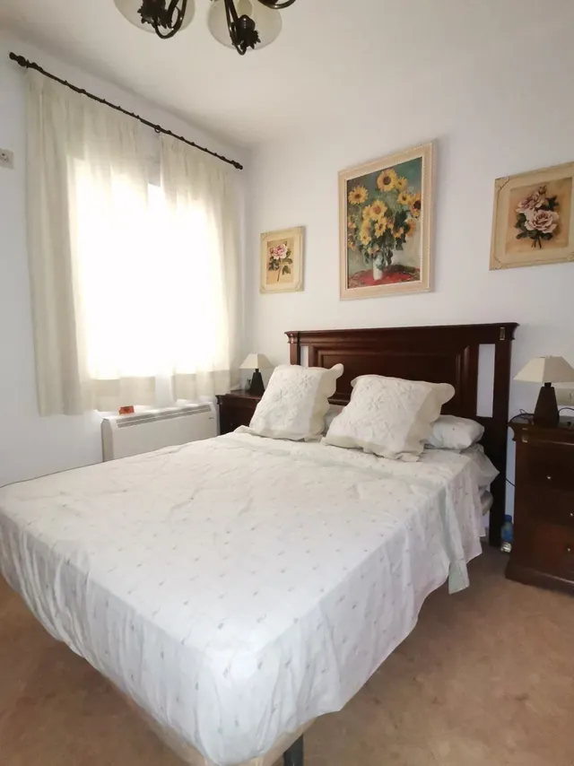SE VENDE CASA EN PLENO CENTRO DE LOS VILLARES — 18