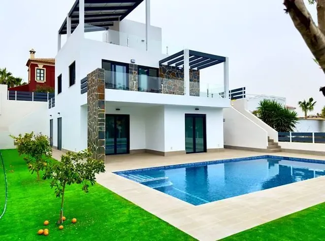 VILLA DE LUJO EN PRIMERA LÍNEA DE GOLF, LA MARQUESA — 7