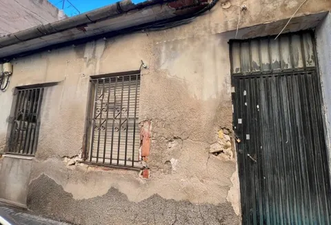PLANTA BAJA CONVERTIBLE EN VIVIENDAS,  en el centro de Elda