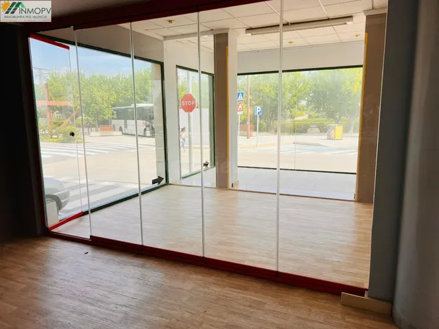 EN VENTA LOCAL COMERCIAL DE 358 M2 ZONA RIO CERVOL VINARÒS! - foto 2